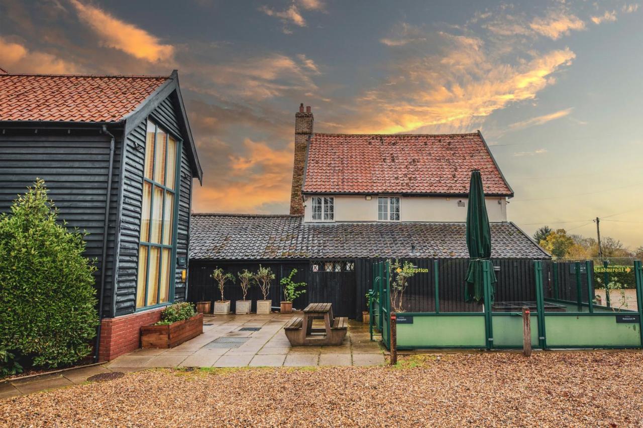 The Auberge Yaxley  Kültér fotó